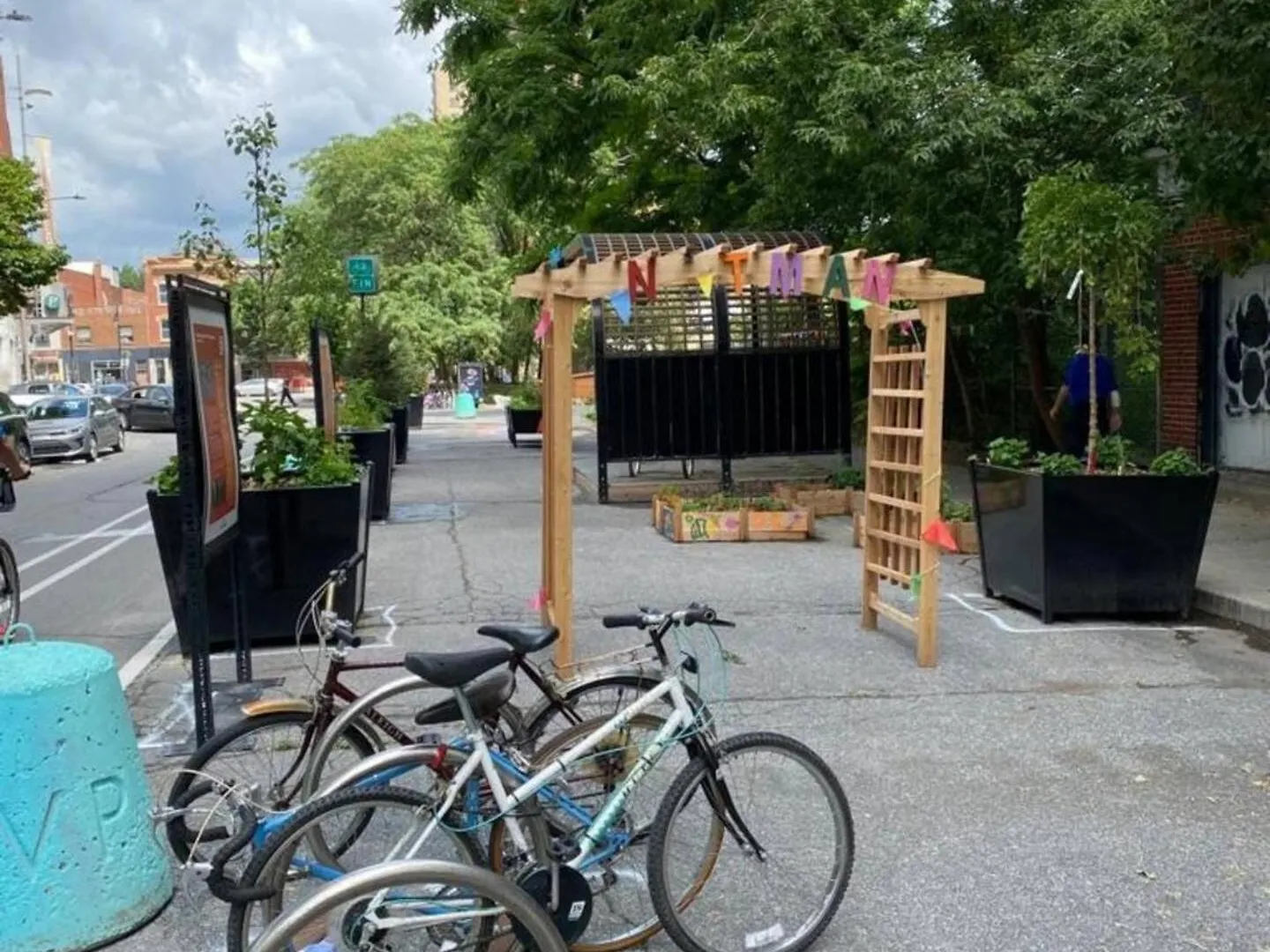 Casa de Férias Heart Of Mtr For Memerable Experiance 2 Backyard 7Minmetro Fully Renovated & Equipped Montréal
